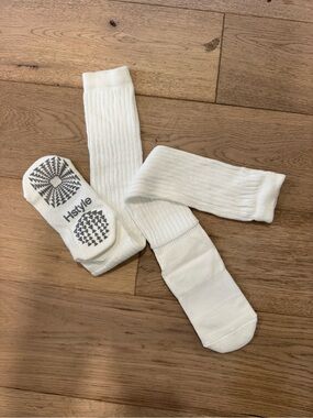 NWOT Slouchy tube style Grip Socks for Pilates, Barre & Yoga. White. One size